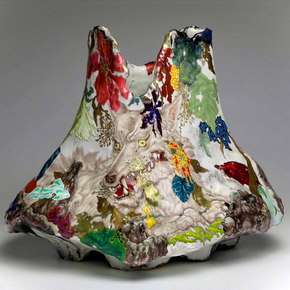 牟田陽日さんの作品『花と山犬』。美しくも複雑な配色