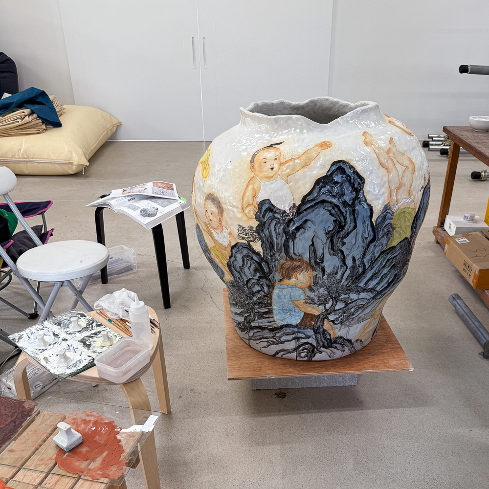 牟田陽日さんの工房にあった制作途中の作品